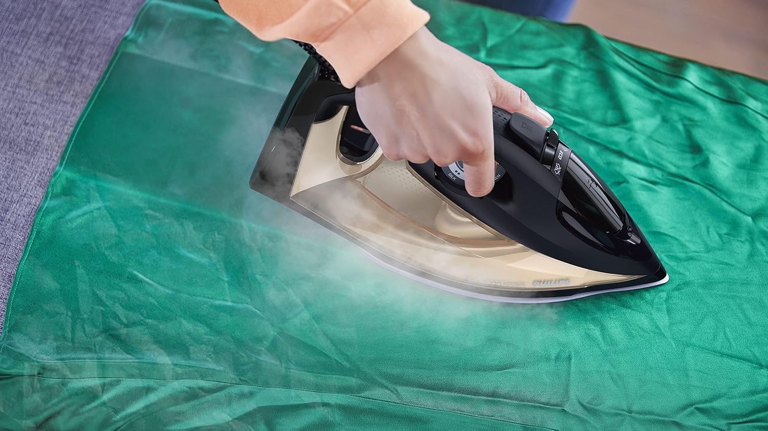 Philips HV Steam Iron DST7040/86 Philips HV Steam Iron DST7040/86