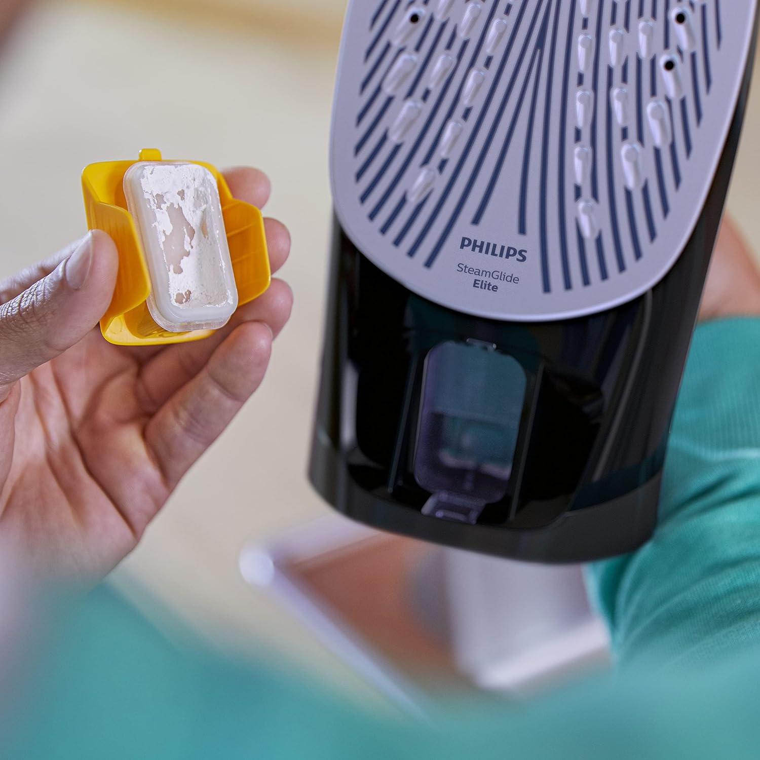 Philips HV Steam Iron DST7040/86