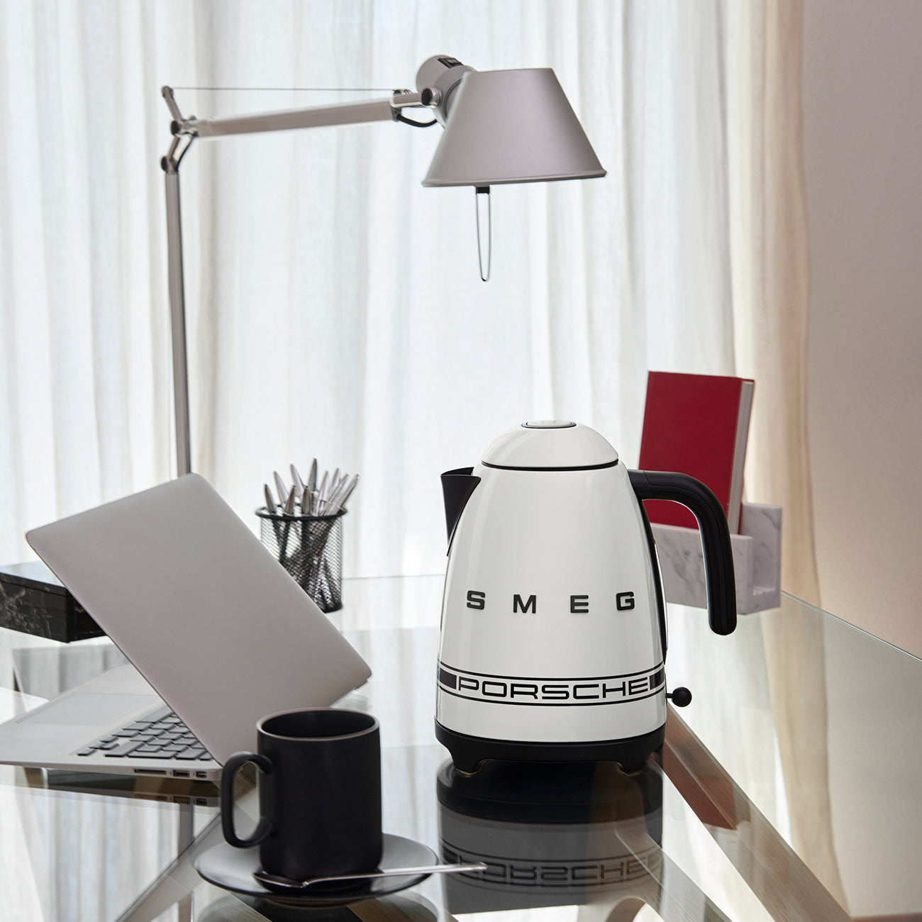 Smeg Electric Kettle 50's Style Aesthetic - Porsche