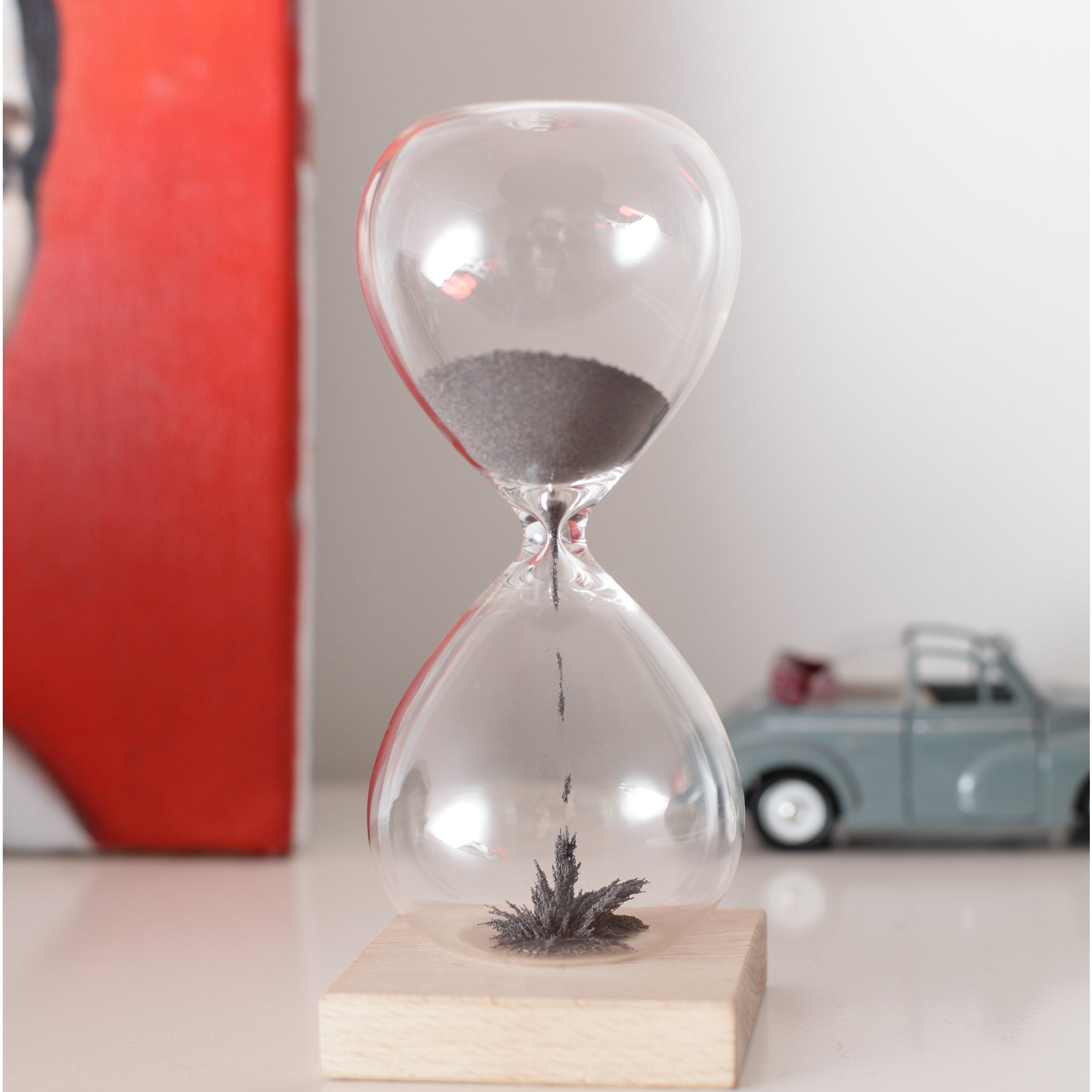Magnetic Hourglass Magnetic Hourglass