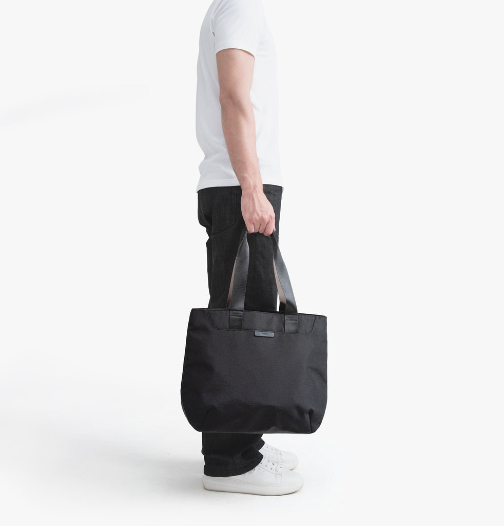 UNIQ Arden Carryall Tote Bag 16L – Black