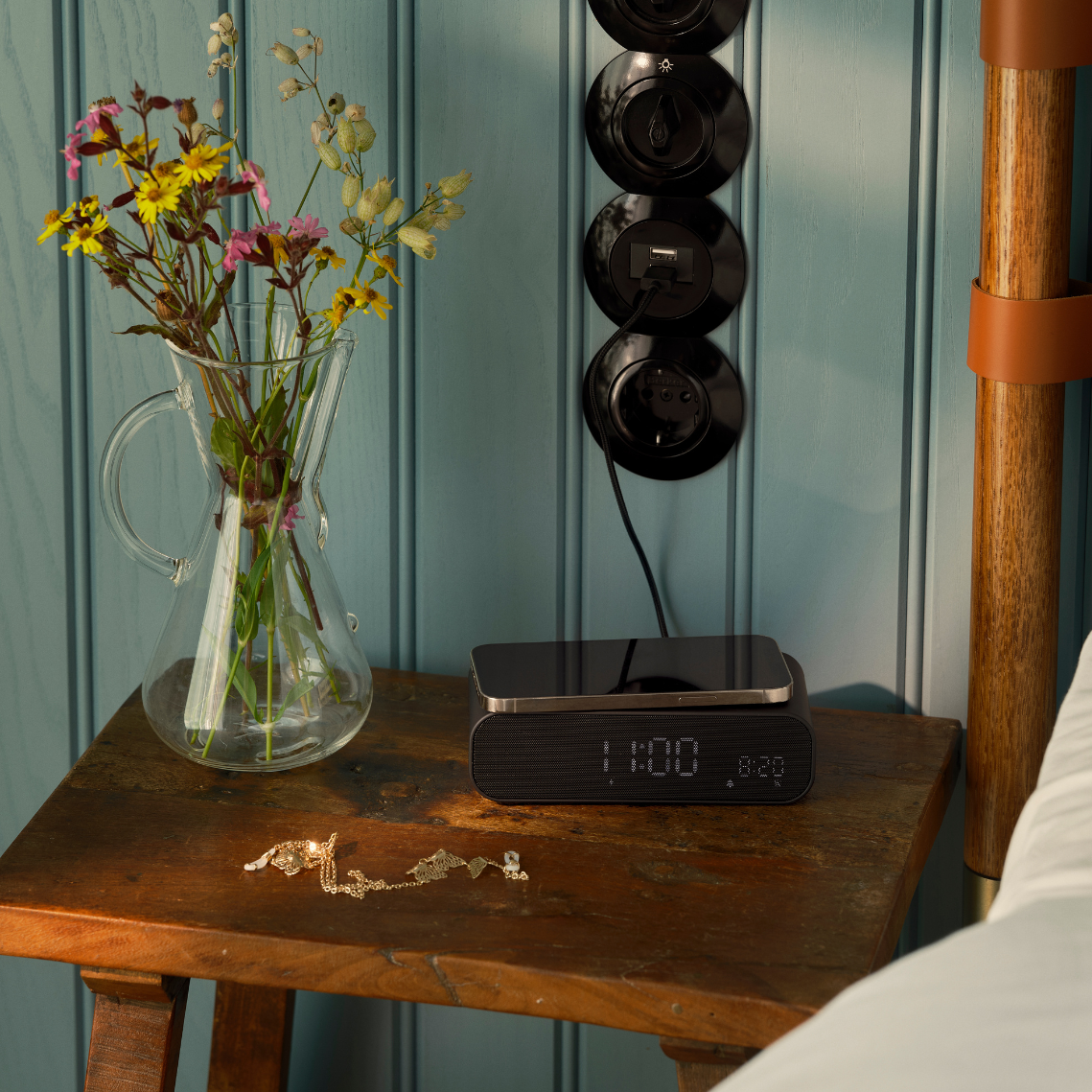 Kreafunk Wakie Black Alarm Clock & 15W Wireless Charger