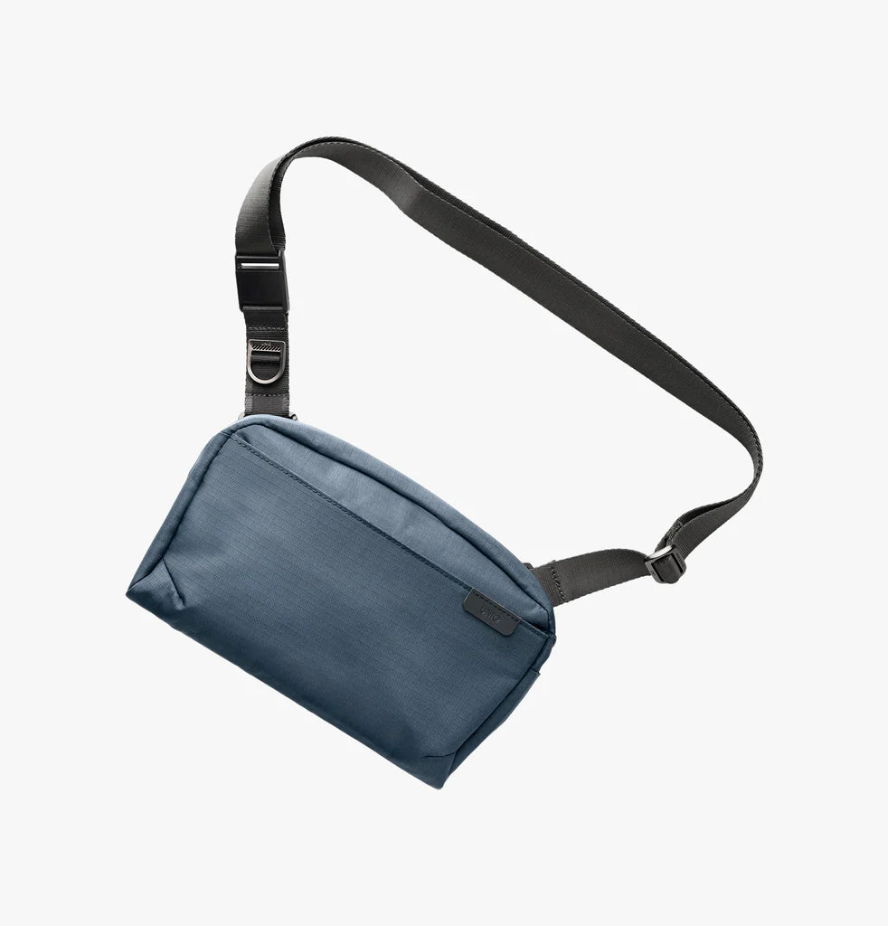 UNIQ Arden Sling Bag - Blue UNIQ Arden Sling Bag - Blue