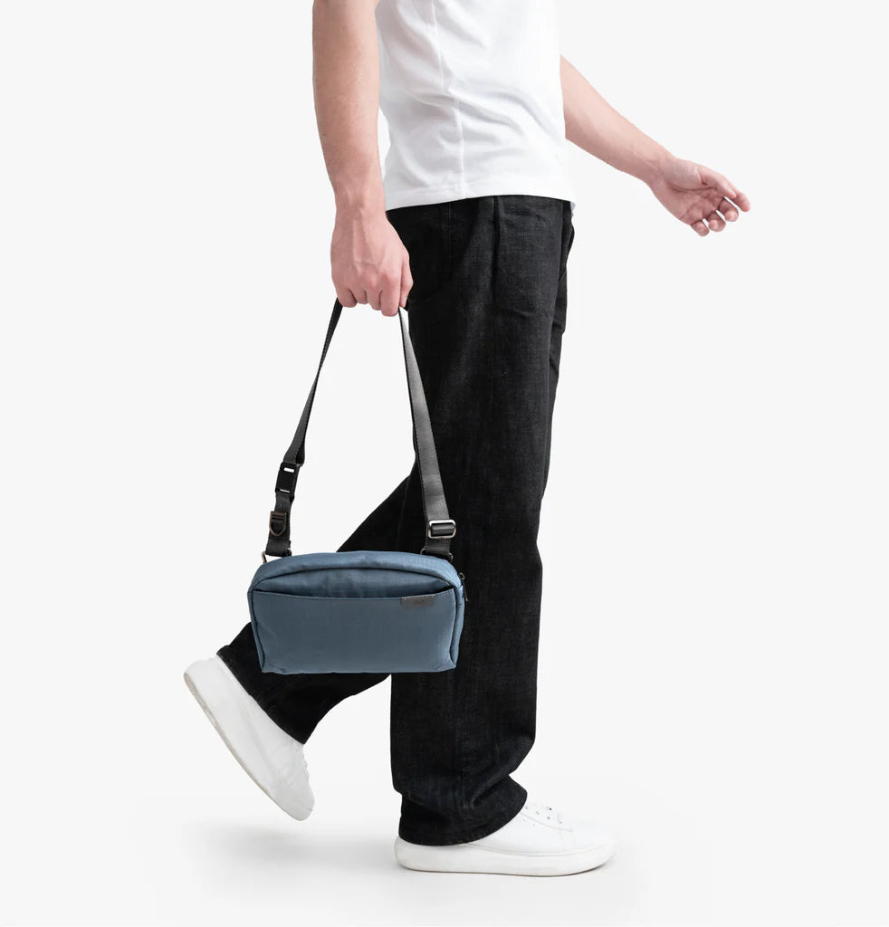 UNIQ Arden Sling Bag - Blue UNIQ Arden Sling Bag - Blue