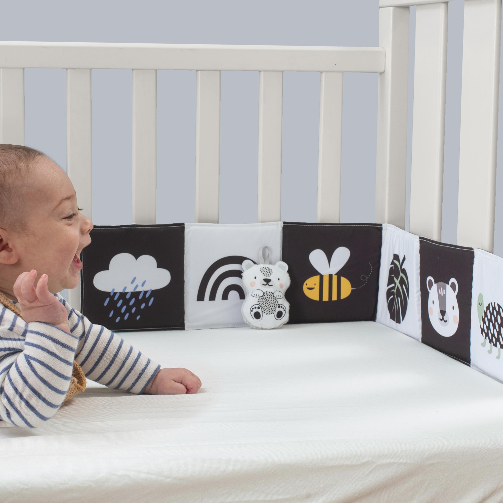 TAF TOYS Savannah Black & White Book