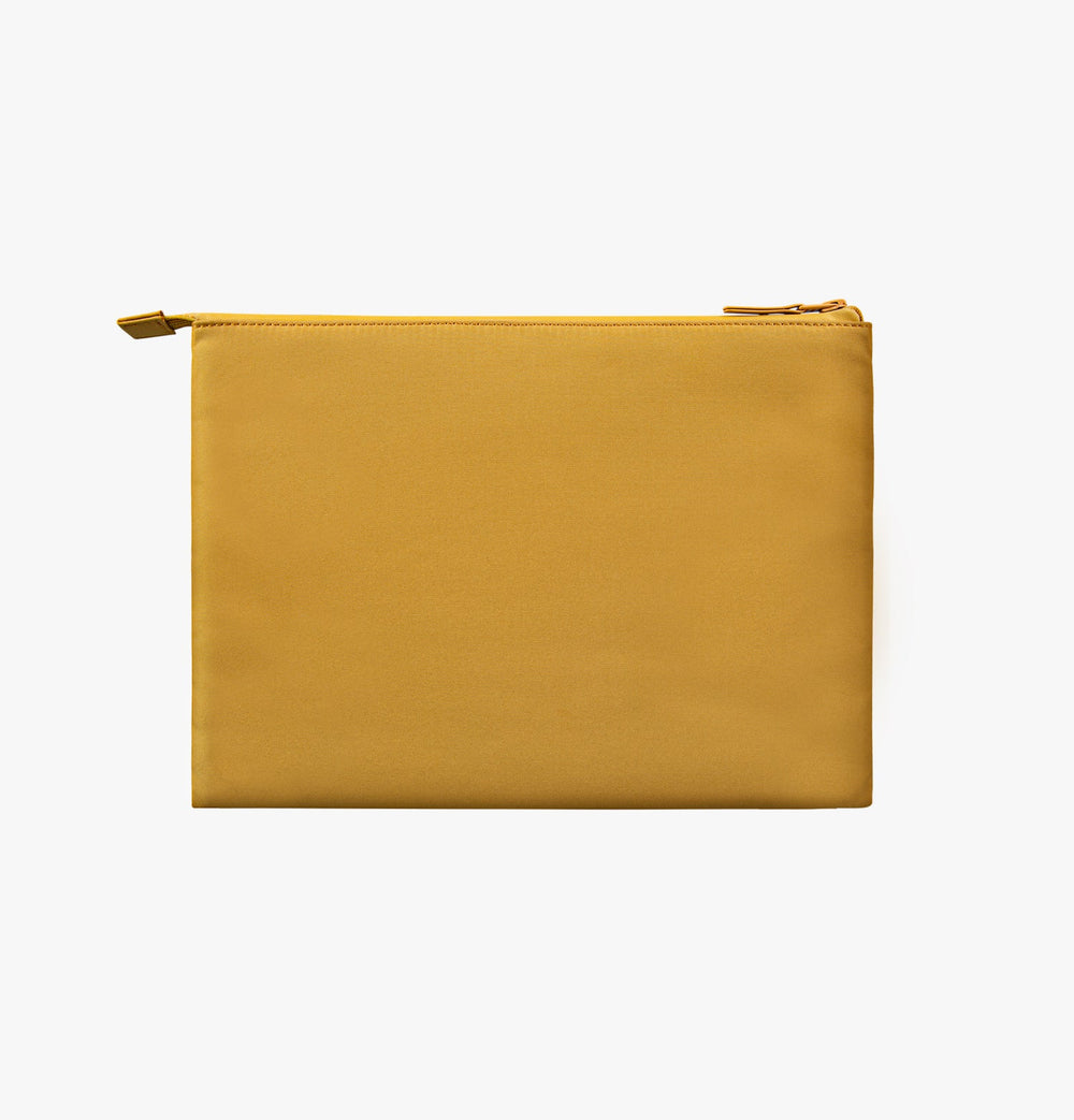 UNIQ Lyon laptop sleeve feature detail