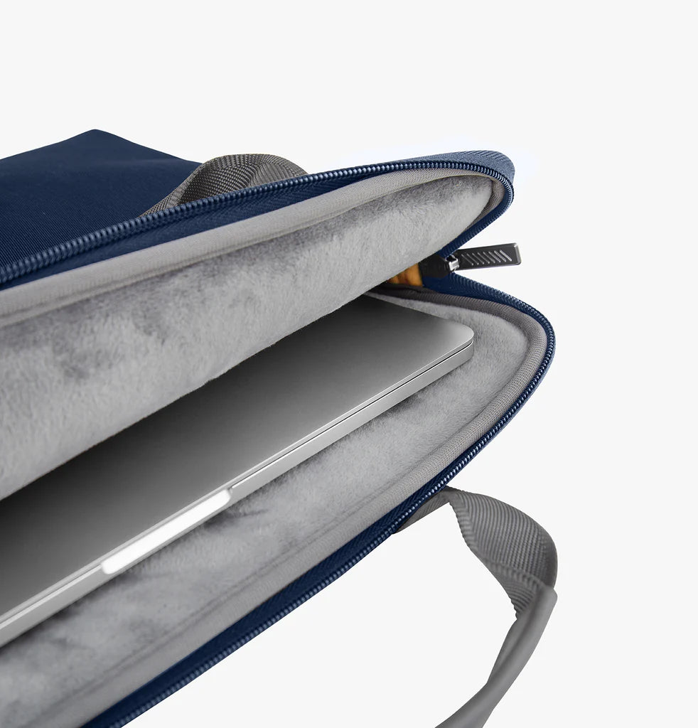 UNIQ Stockholm Water-Resistant Nylon Protective Messenger Bag 16 inch - Blue